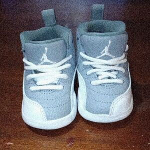 Jordan Kids Sneakers in Gray and White